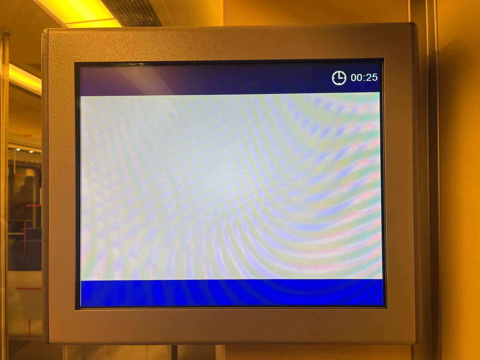 An empty display that looks like it should be showing more information than just the time. The time is displayed in the right top corner. It says it is 00:25.