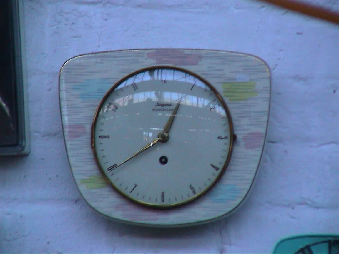 This clock points at 21 minutes to one.