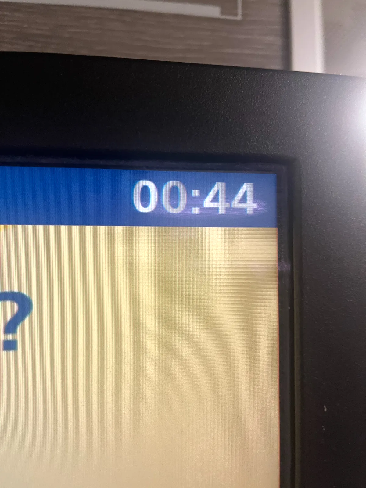 A close up of the right top corner of a digital display. The time is shown here as 00:44.