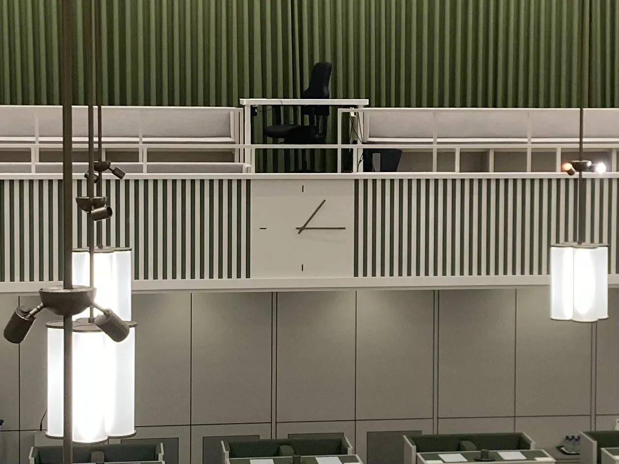 According to this clock in the Dutch Senate it is a quarter past one.