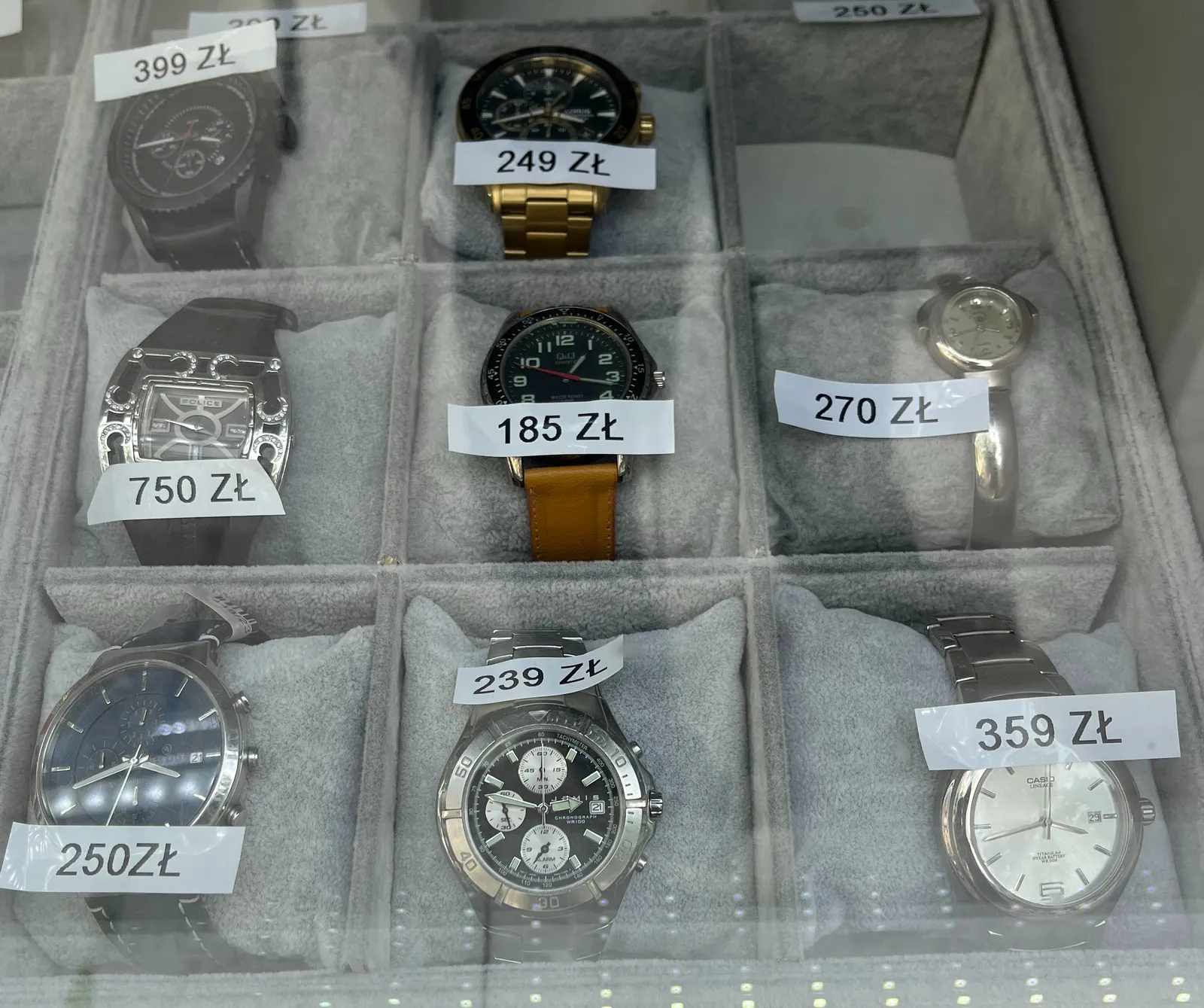Eight clocks for sale. One of them points at 17 minutes past one. Another one points at 12 minutes to two. The rest of them points at somewhere between 18 minutes to four, and a quarter to four.