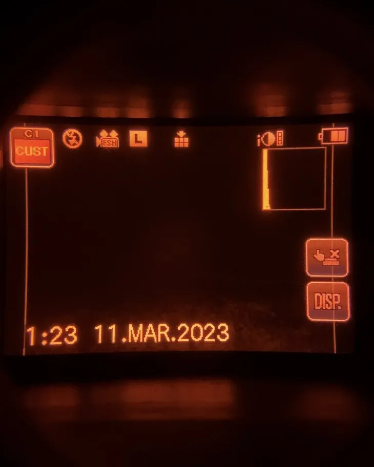 The time is 1:23 on this camera display.