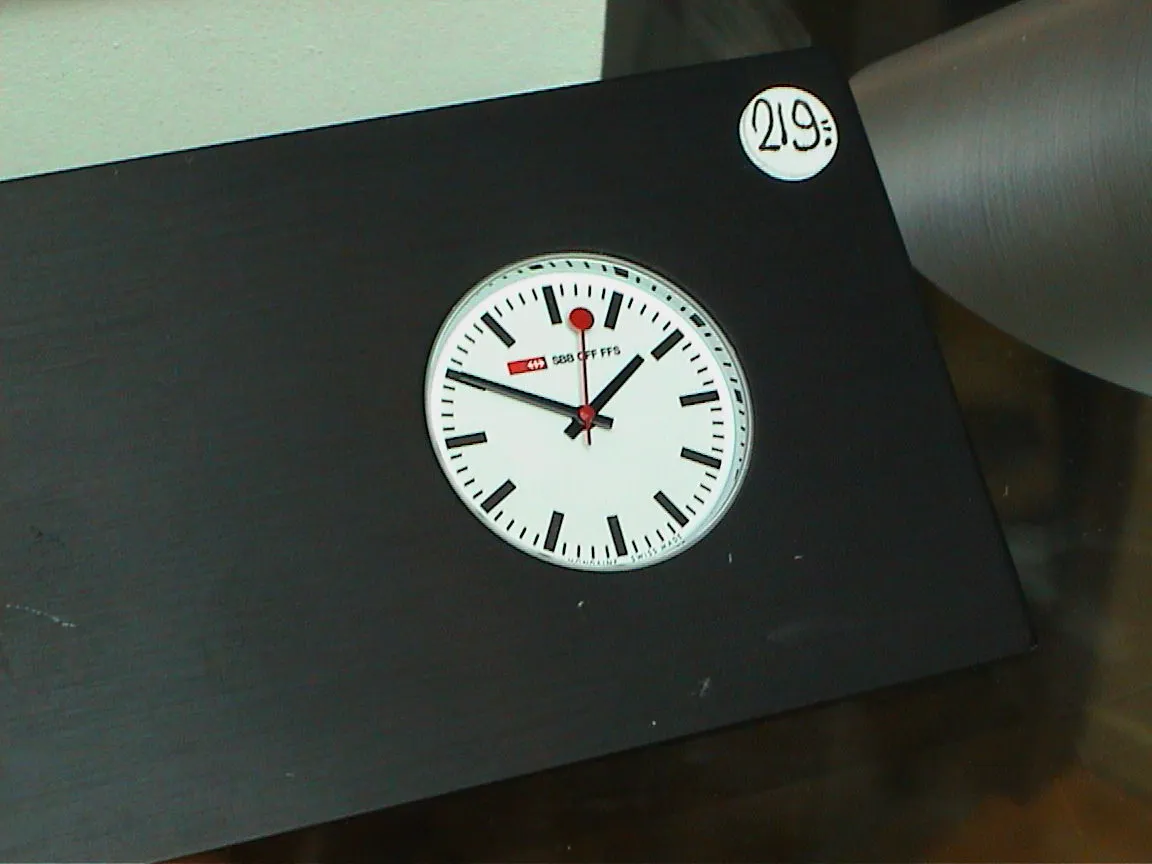 A pretty expensive desk clock (€219,-) points at ten to two.