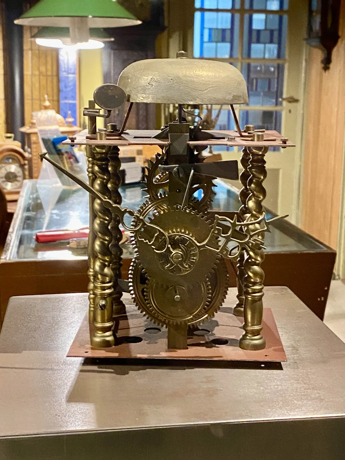 The mechanism of a larger clock. The hands point in the void, at approximately 11 minutes to 3.