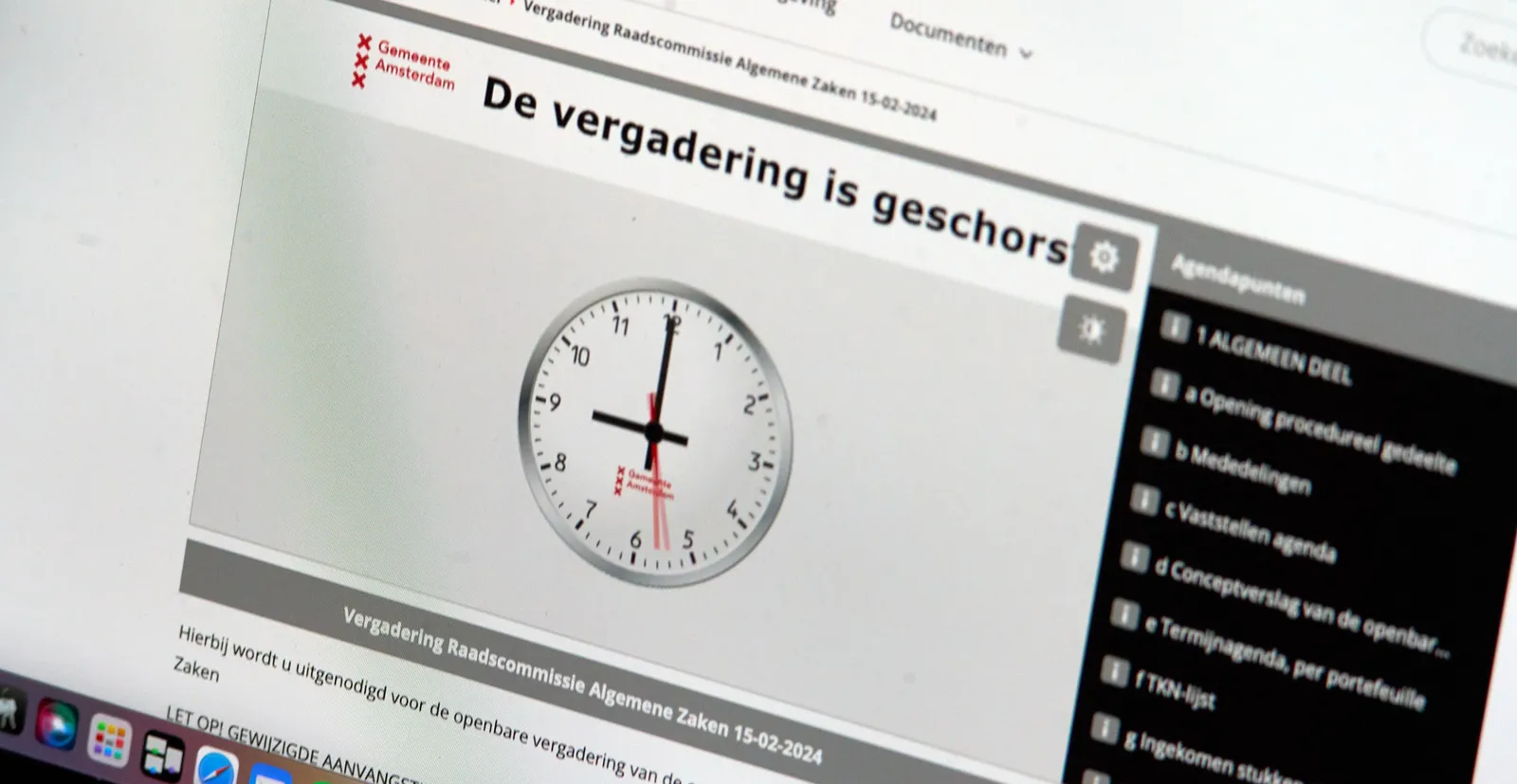 A picture of an analogue clock on a computer screen. The accompanying text says that the meeting is adjourned. The clock points at three o’clock.
