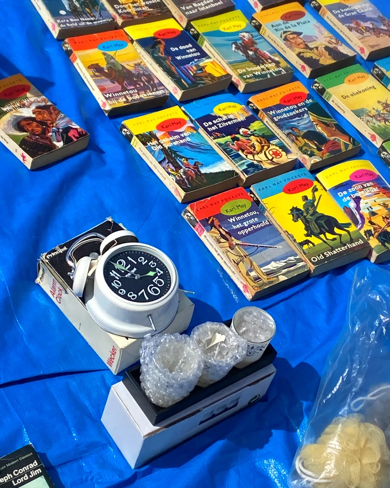 Mostly Karl May books for sale here. But also an old fashioned alarm clock. It points at 1 minute to 4.