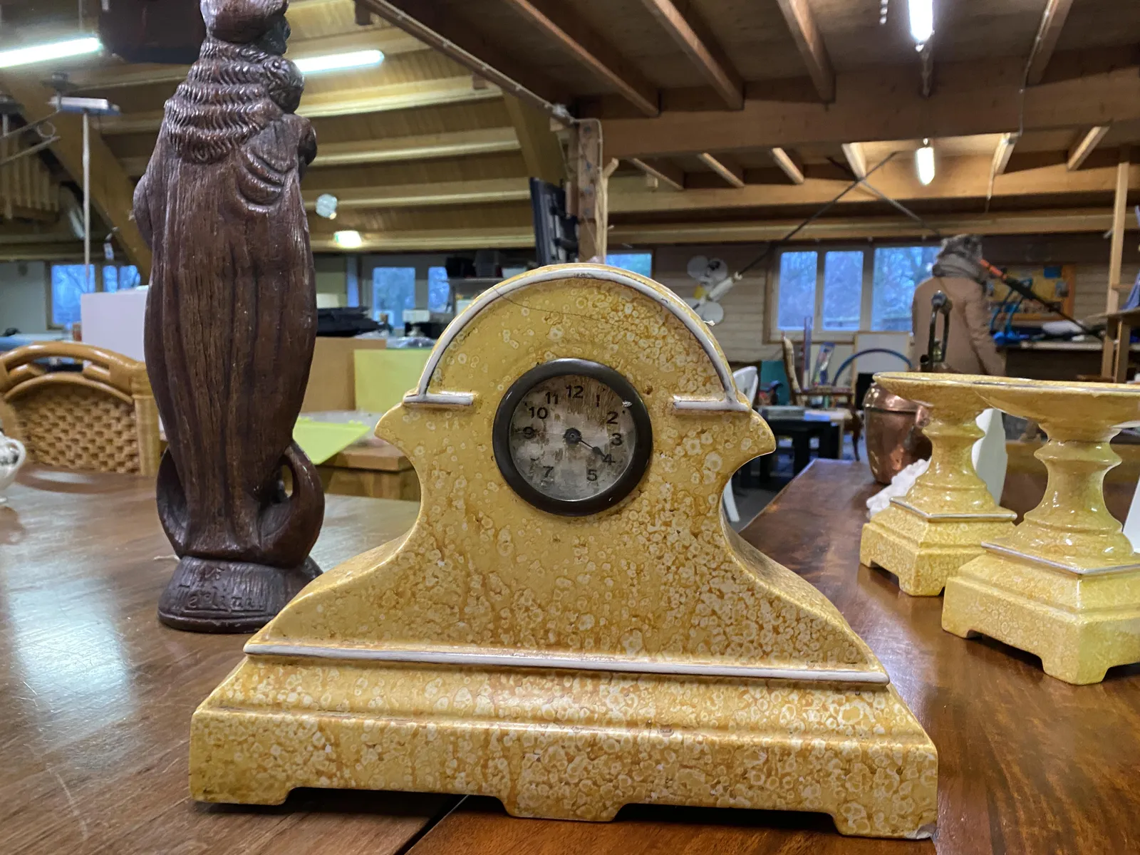 This clock in a thrift shop seems to be missing the minute hand. Which doesn’t matter. The hour hand points exactly at 4, so it’s 4 o’clock.