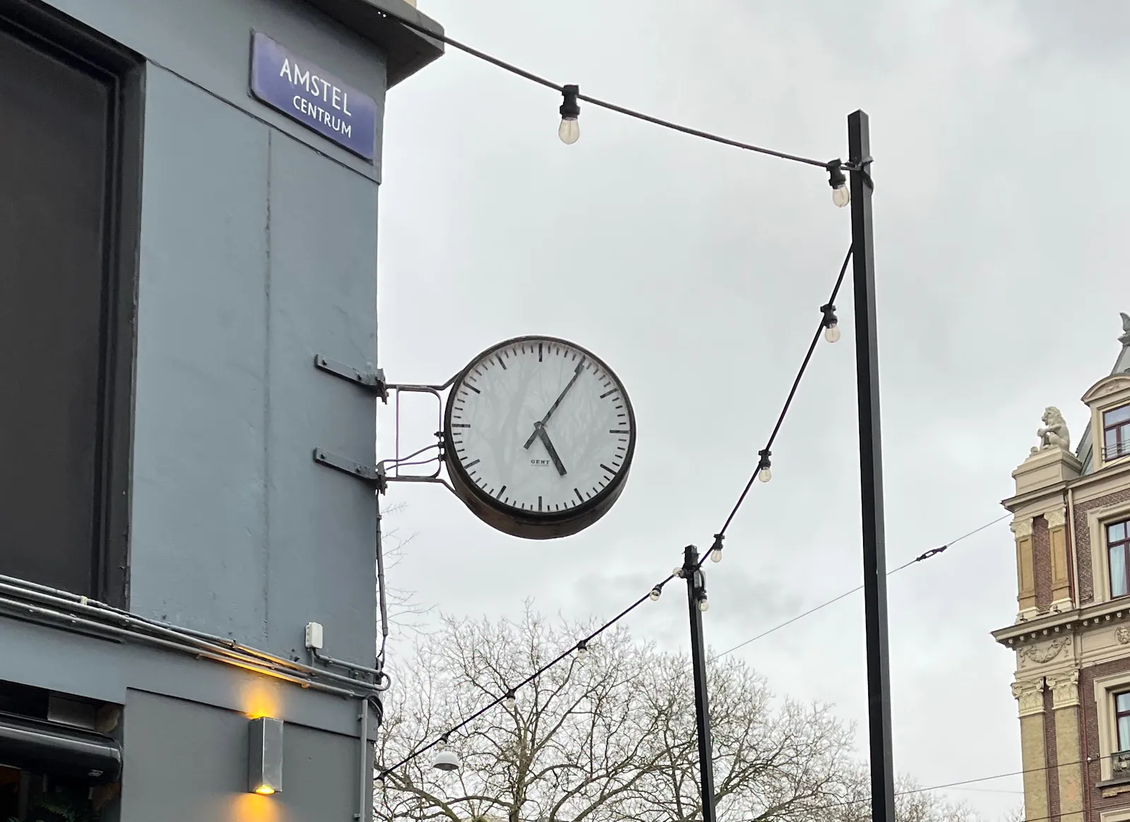 A clock in the center of Amsterdam points at 5 past 5.