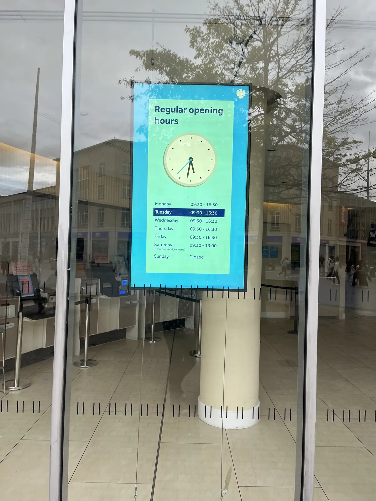 The opening hours are shown on a bright blue and green digital display. There’s also a digital version of an analogue clock, which points at 32 minutes past five.