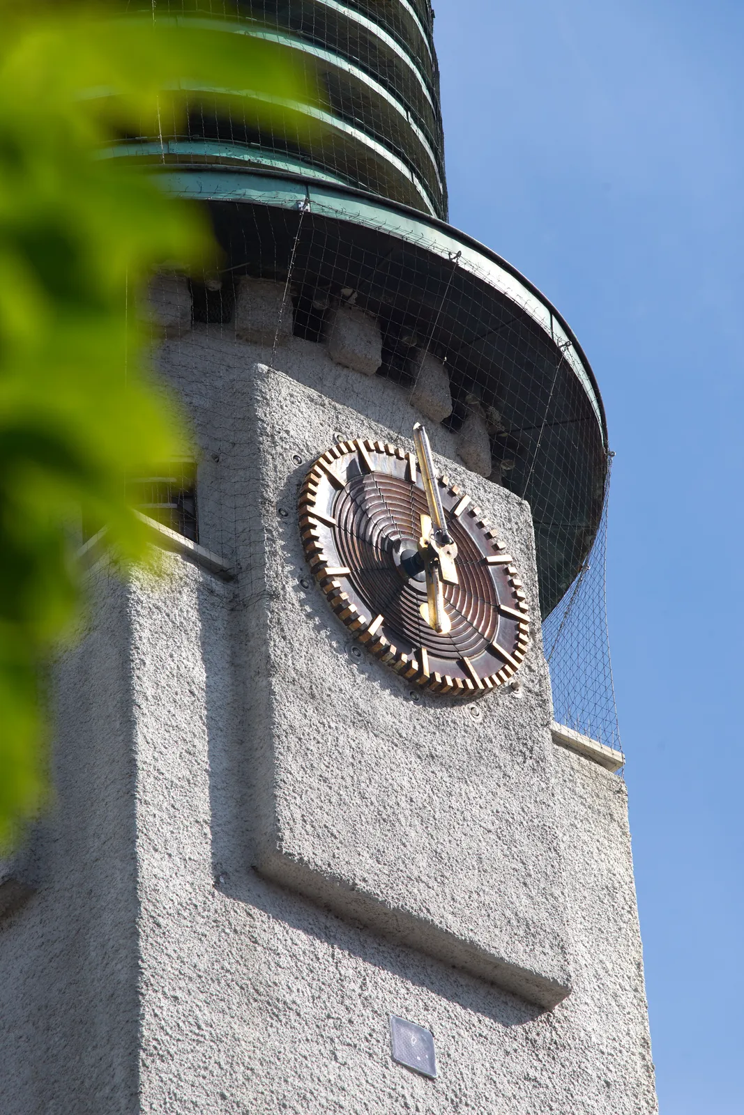 On an building in Betondorp in Amsterdam there’s a tower with clocks. The one that’s clearly visible seems to point at approximately 1 minute to six. 