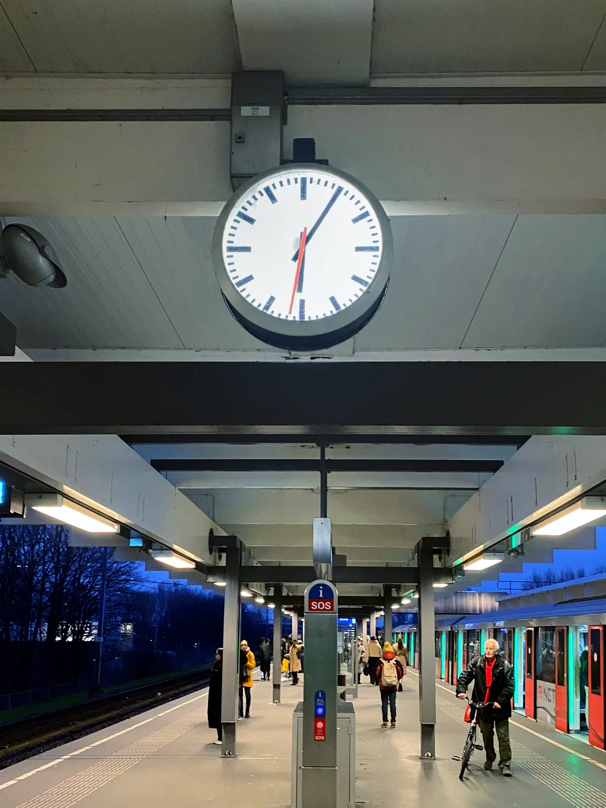 According to this clock in the metro it is five past six.