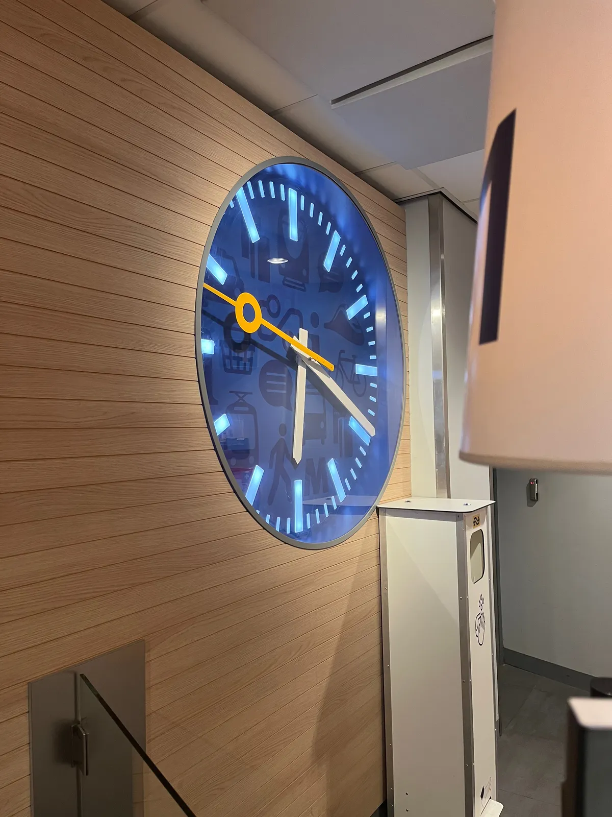 This large clock points at 19 past 6.