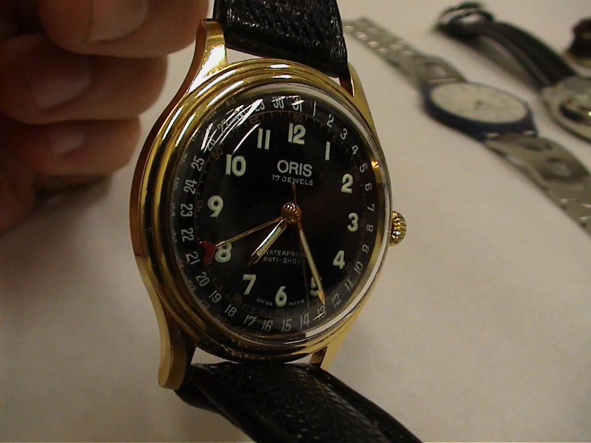 Here’s a watch that points at twenty five past seven.