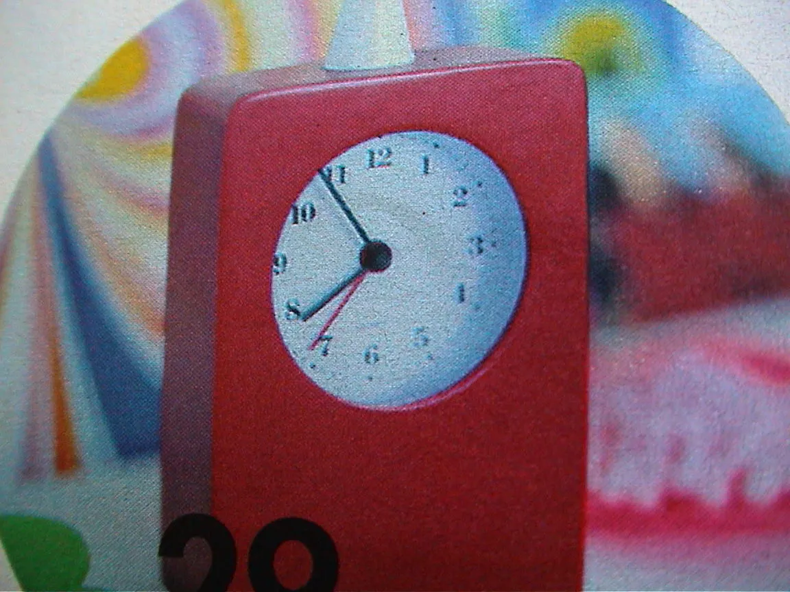A little red clock points at six minutes to eight.