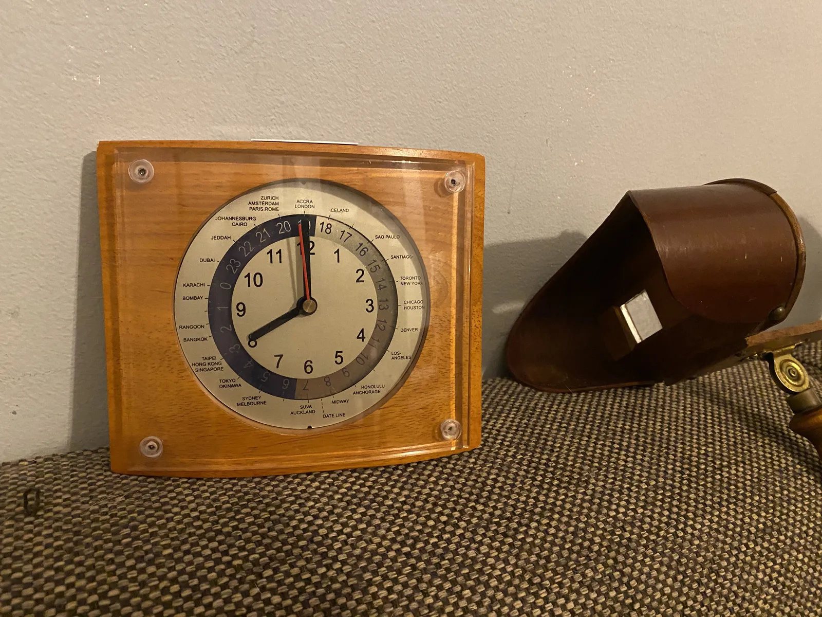 A wooden world clock, with all kinds of indicators that somehow show what time it is in different cities in the world. It points at 8 o’clock. It’s aligned with Accra and London, so it you live in one of those places, the time is extra correct right now.