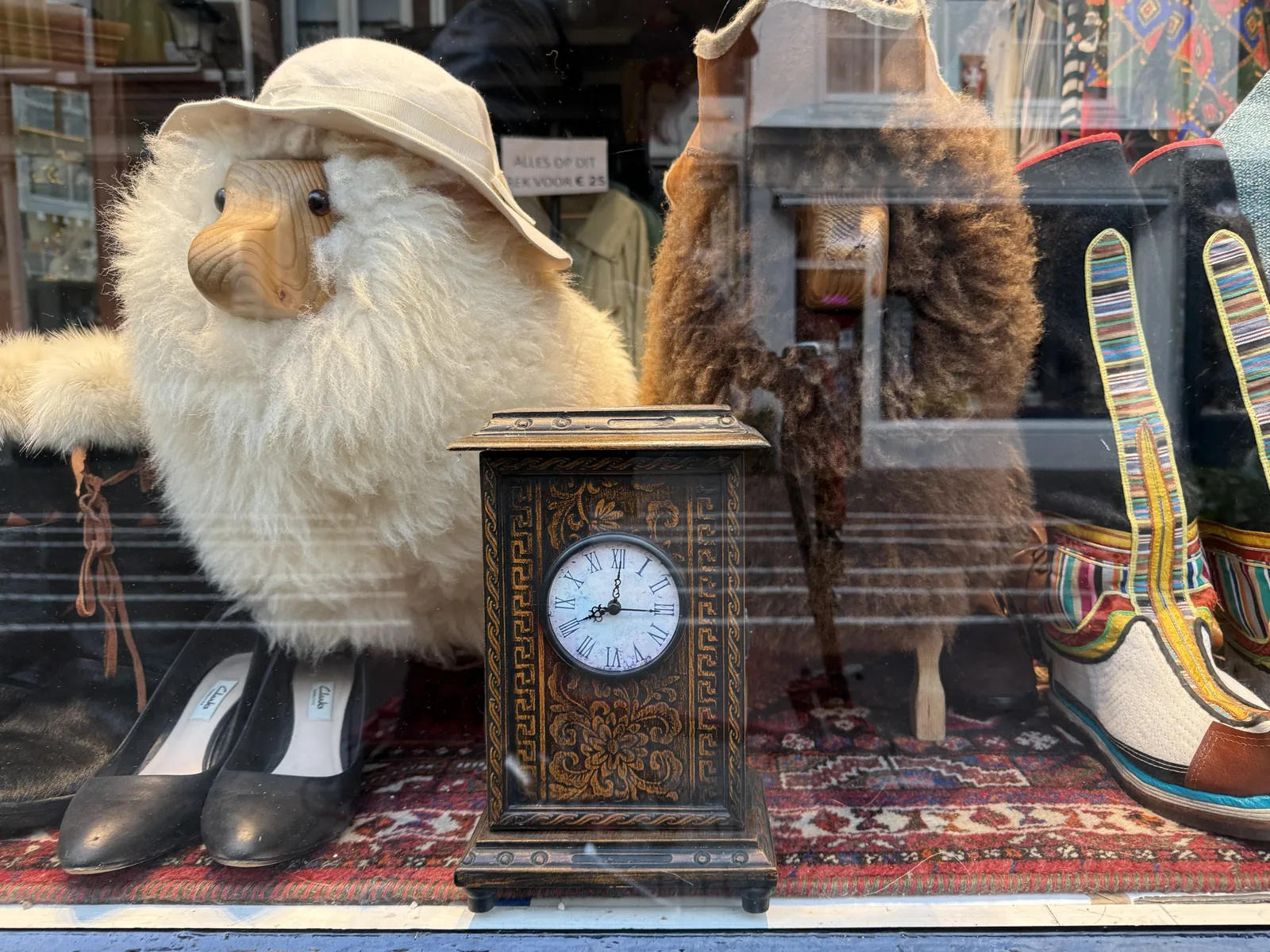 An old table clock in a shopping window between various curiosa. It points at eight o’clock.
