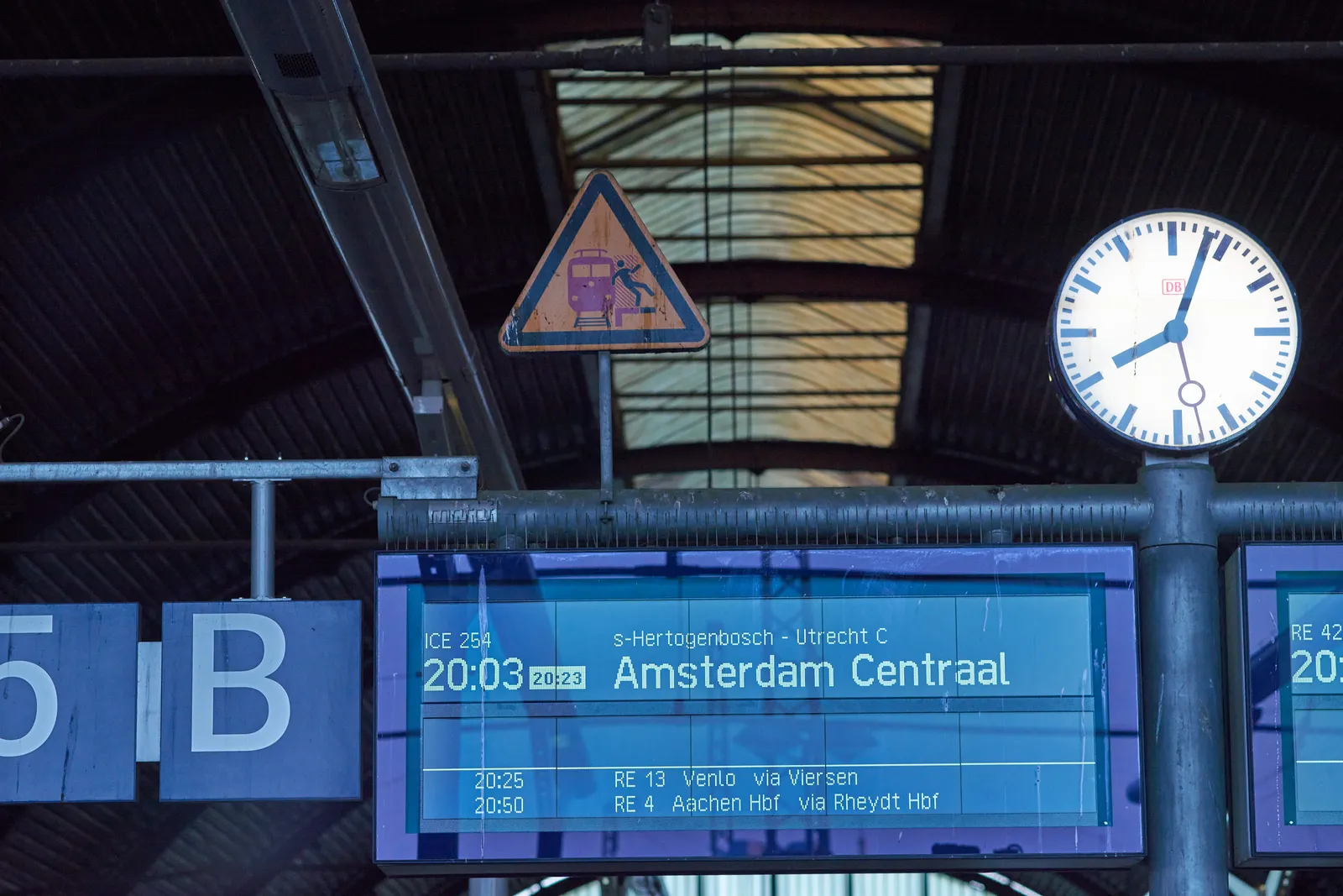 The train to Amsterdam should leave right now, at 3 minutes past 8. But it is delayed by 20 minutes. 