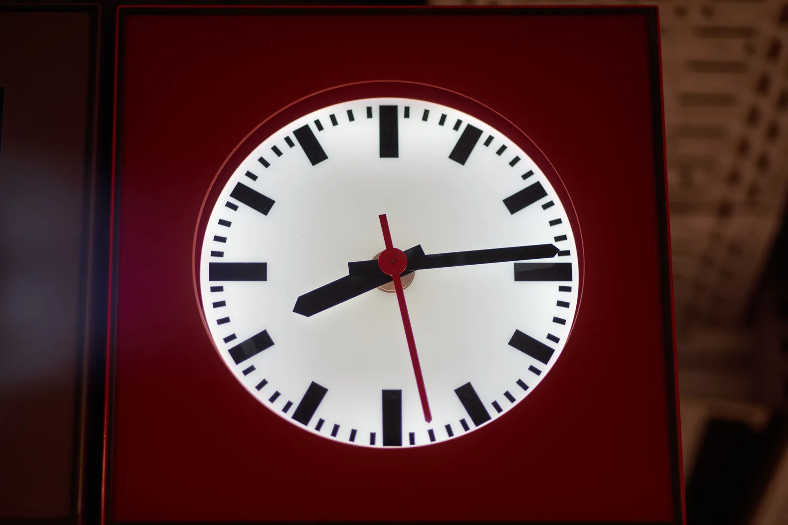 It is 08:14 on this clock.