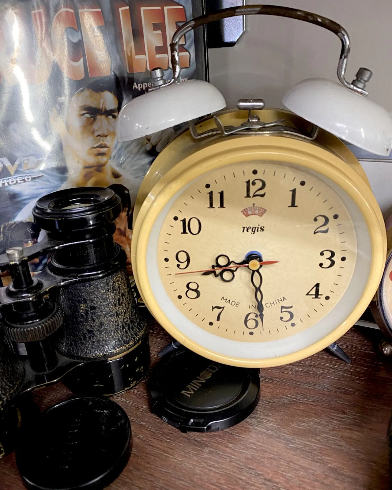 Between all this stuff in a thrift shop there’s a clock that points at 28 past 8.