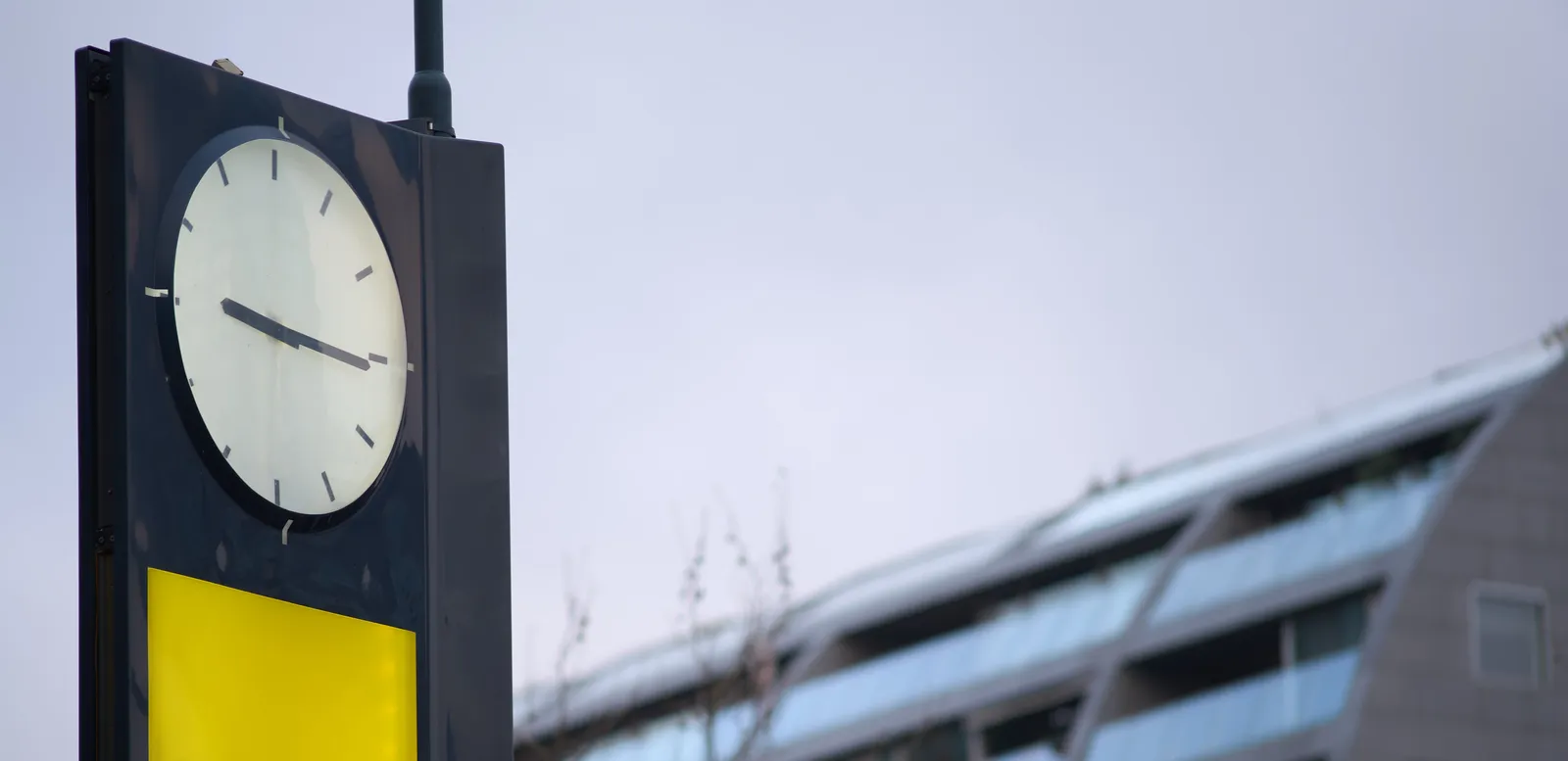 A modernist and rather minimalist clock in Rotterdam. It points at a quarter past 9.