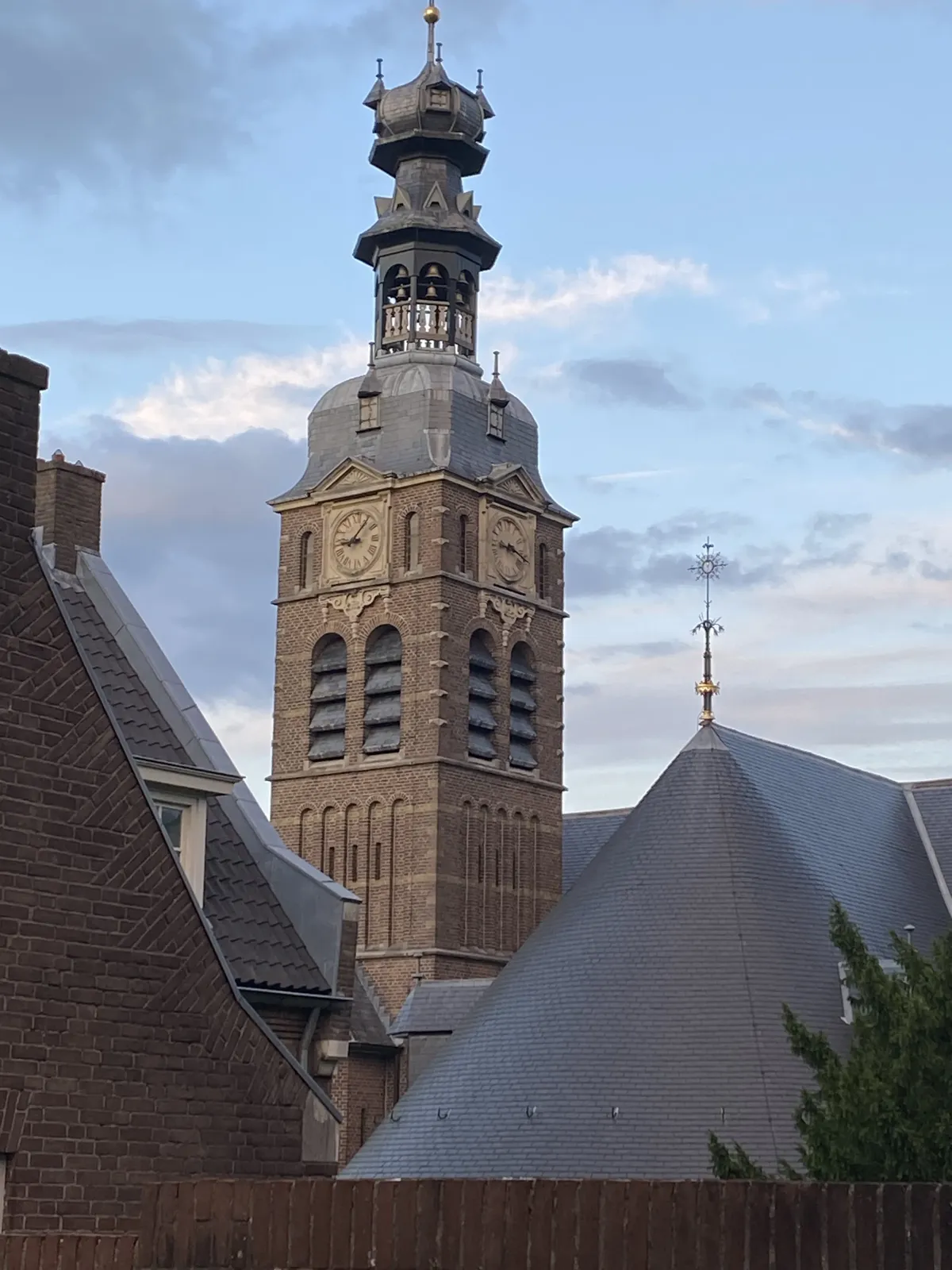 The clock on the left side of this church tower in Beek Ubbergen points at 7 past nine. The clock on the right side points at 17 minutes past nine.