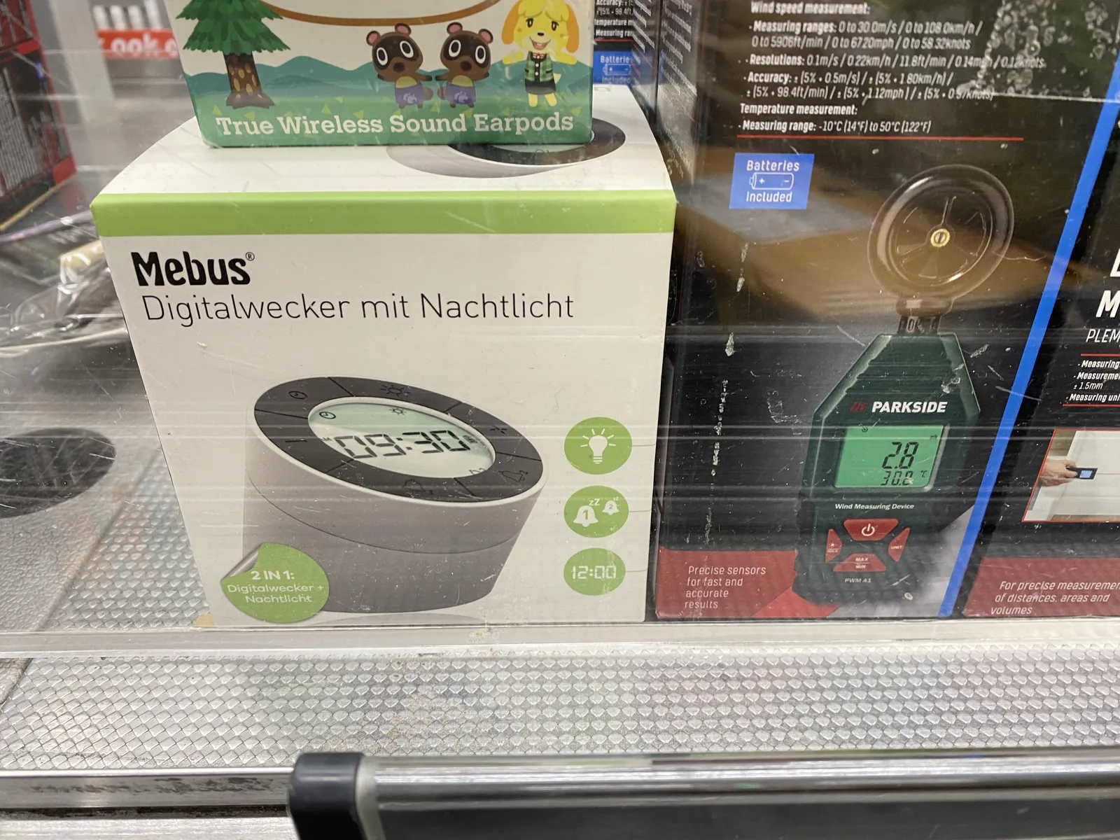 A box with a picture of a digital clock on it. It tells us it is 09:30.
