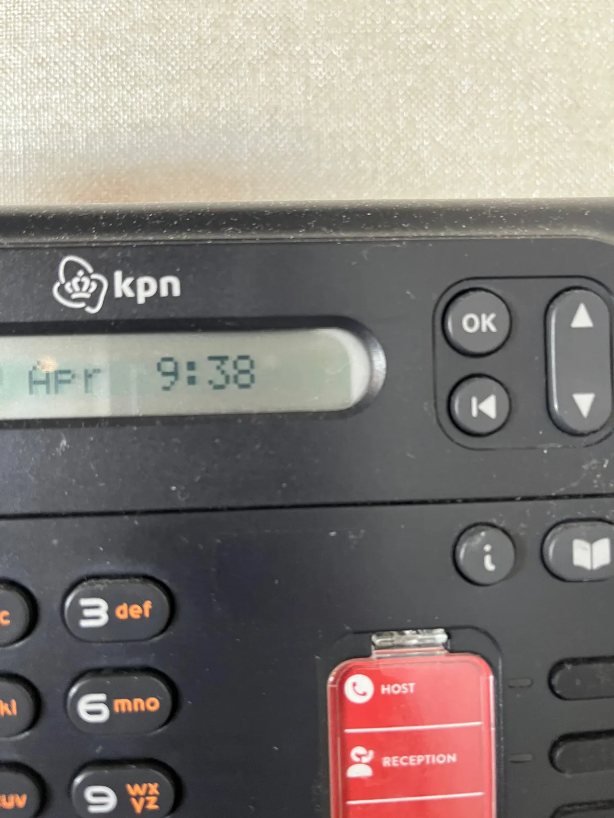 The clock on a phone says it is 09:38.