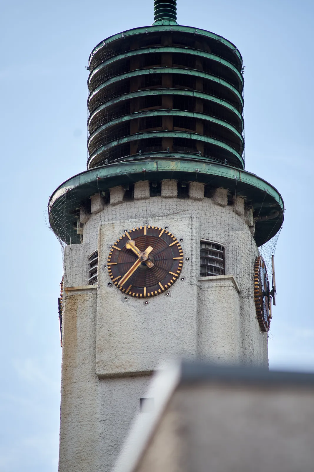 On an building in Betondorp in Amsterdam there’s a tower with clocks. The one that’s clearly visible points at 23 minutes to 11.