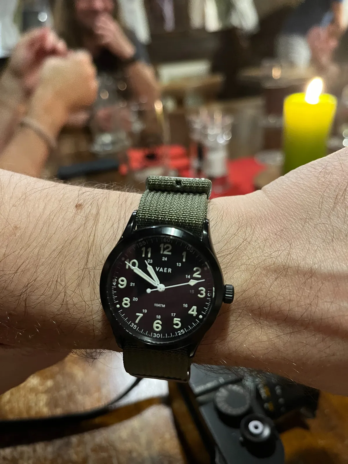 Someone shows their black Vaer wrist watch. It points at 10 to 11.