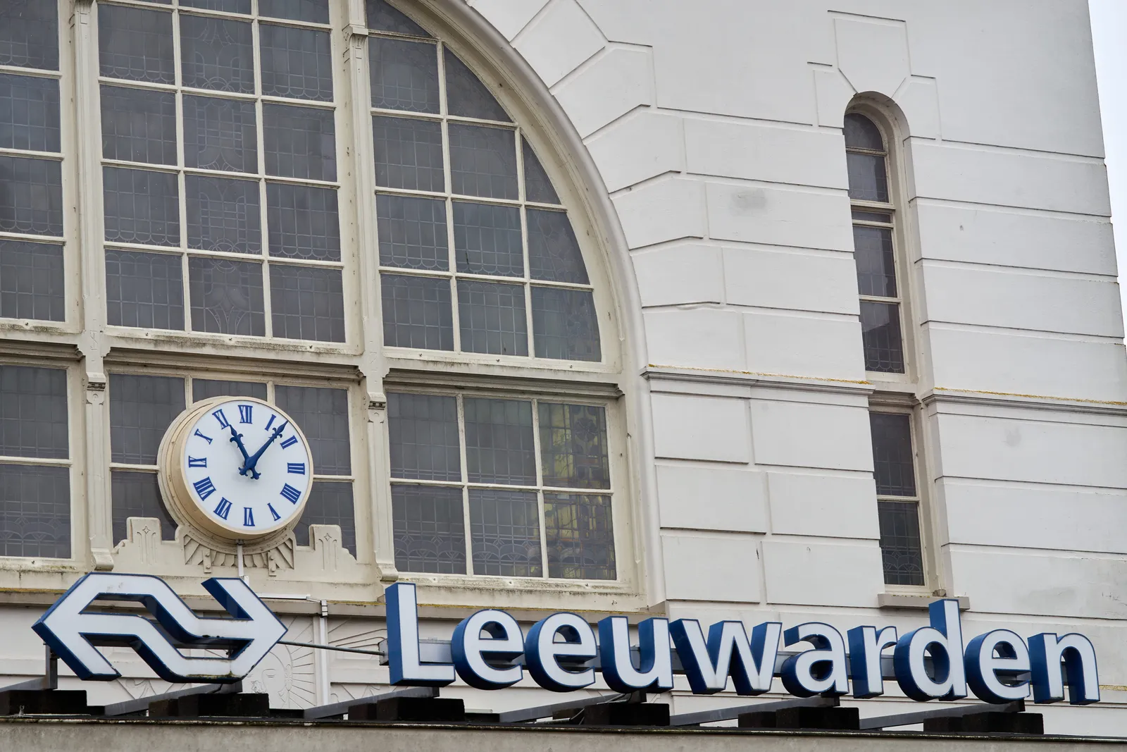 The clock on the train station of Leeuwarden points at 7 past 11.