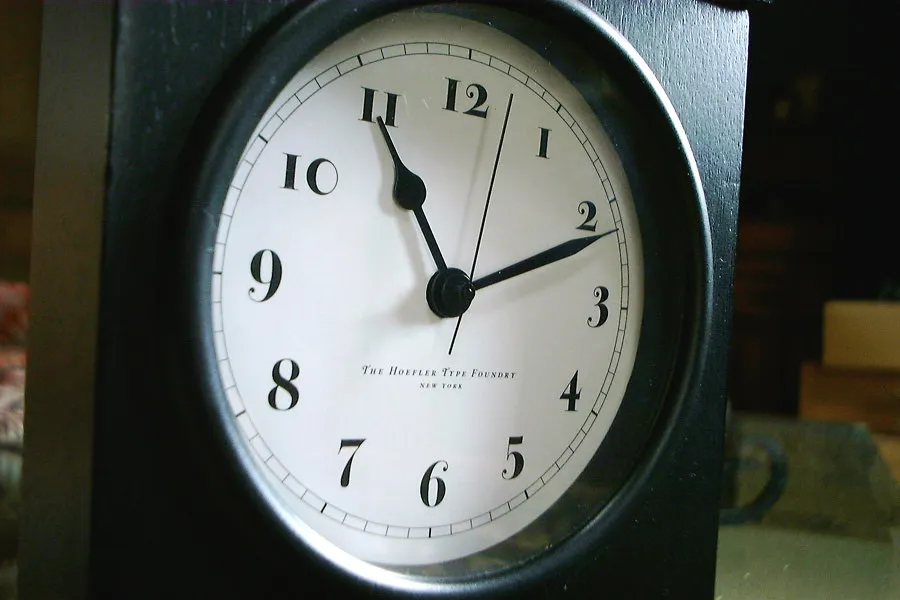 According to this The Hoefler Type Foundry clock it is eleven past eleven.