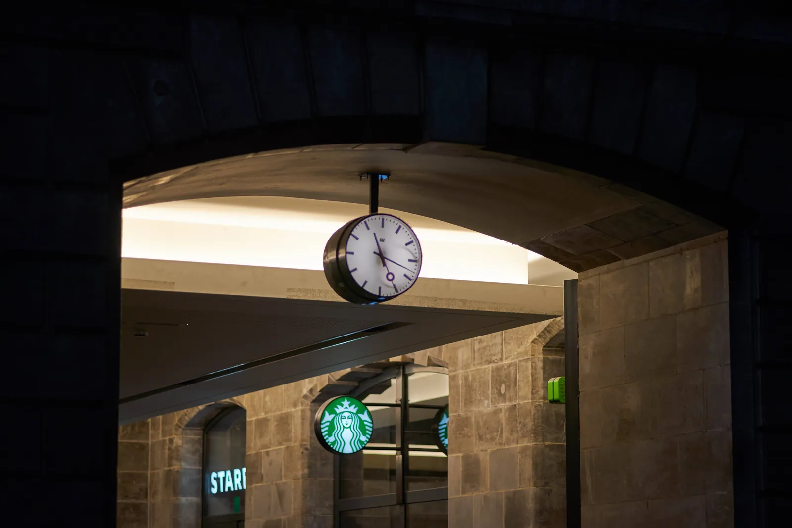A clock in a tunnel points at 18 past 11.