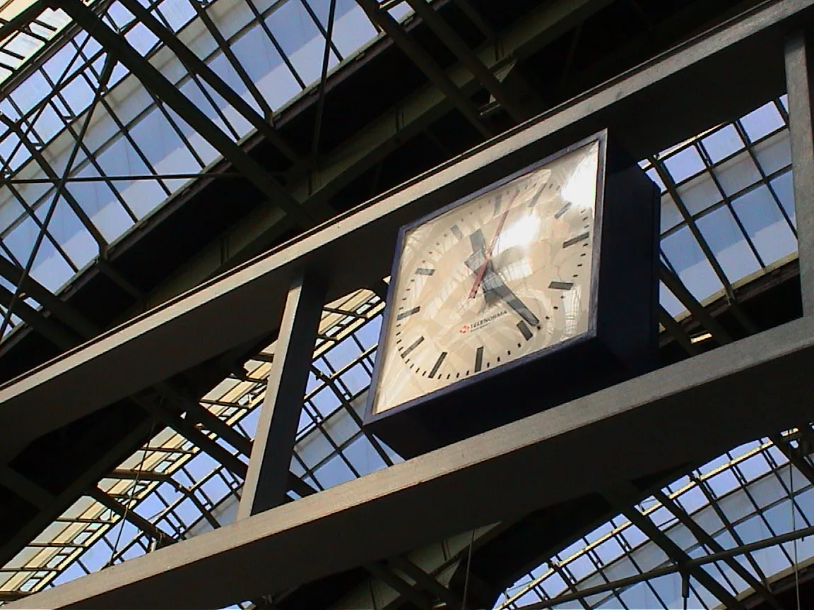A clock points at 11:24.