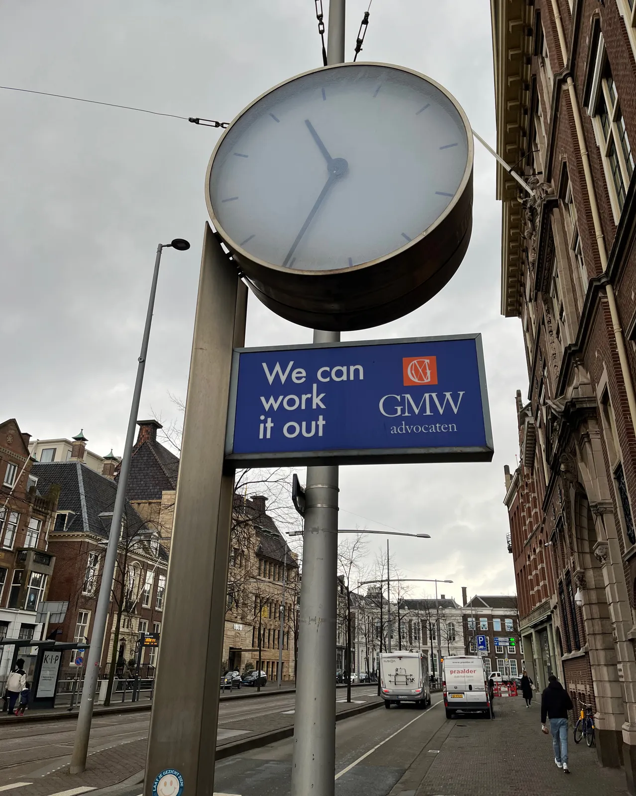 On this clock on the streets of Den Haag it is 35 past 11.