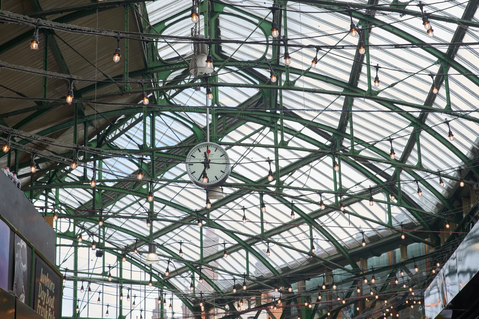 Hanging from the ceiling of an old cast metal dome there’s a clock that points at 35 minutes past eleven.