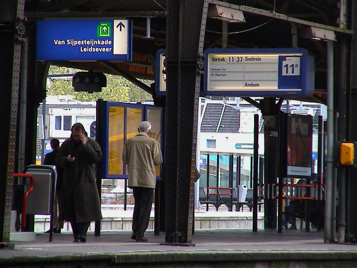 The fast service to Arnhem leaves at 11:37