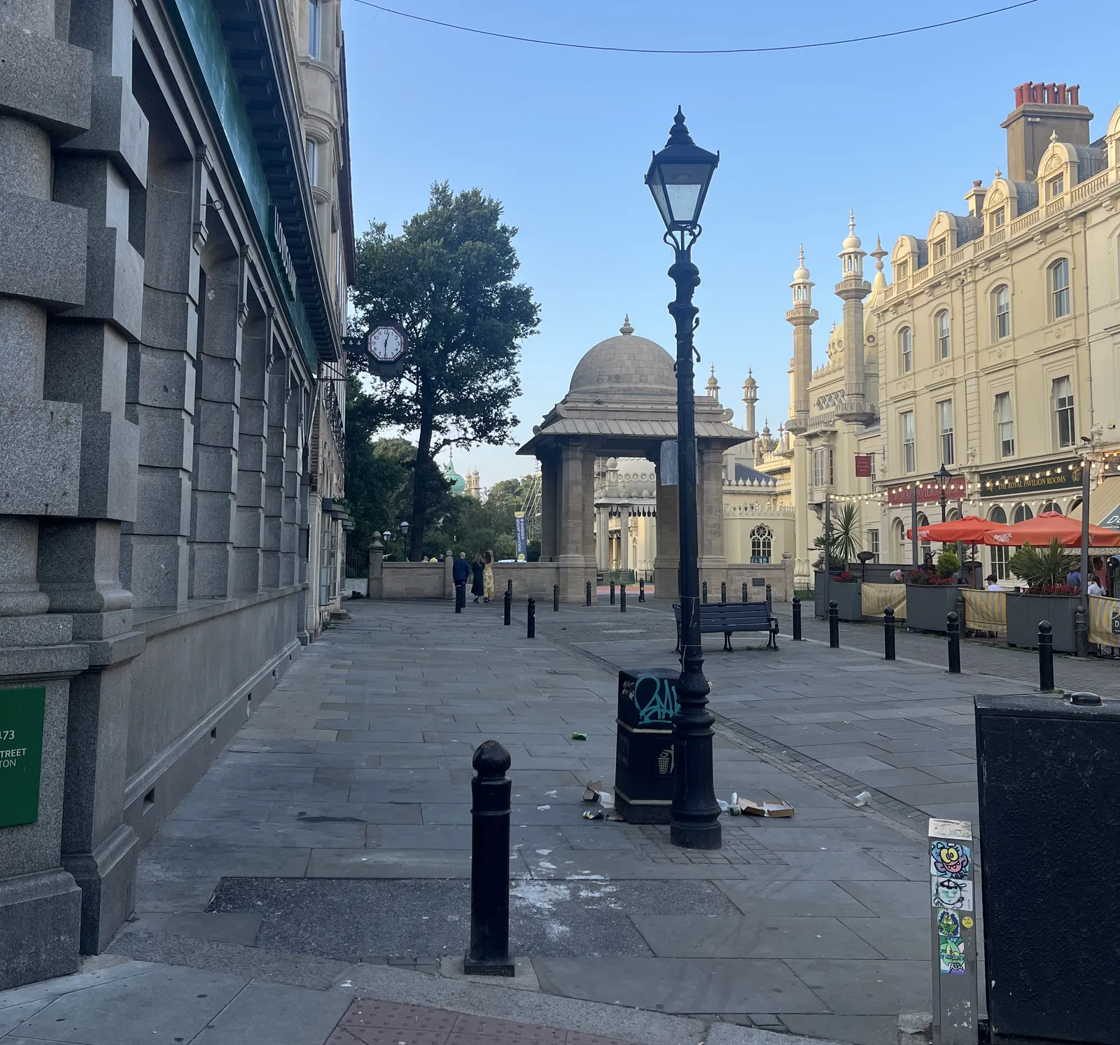 In an almost empty street, or square, leading to the park to the excentric Brighton Some, there’s a clock attached to the facade of a building. It points at 31 minutes past twelve.