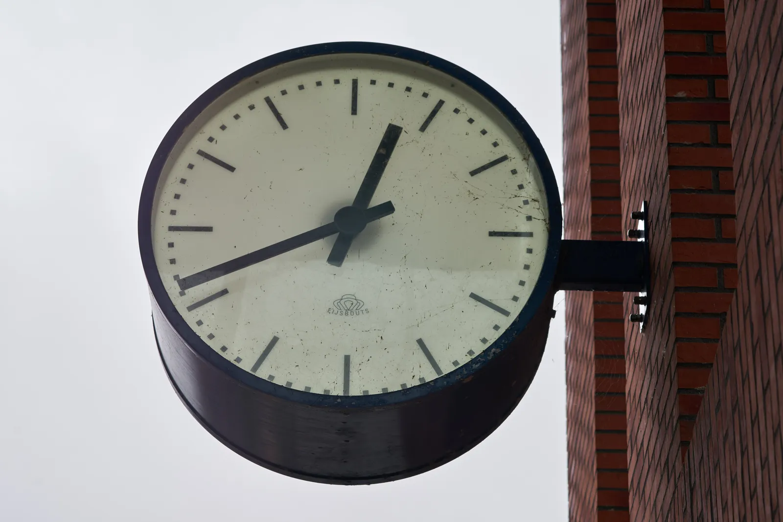 This clock points at 41 past 12.
