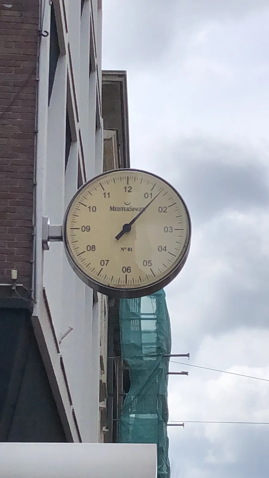 Attached to a facade there’s this clock with just one hand. Once you figure out how it works you can see that it points at approximately 20 past 1.