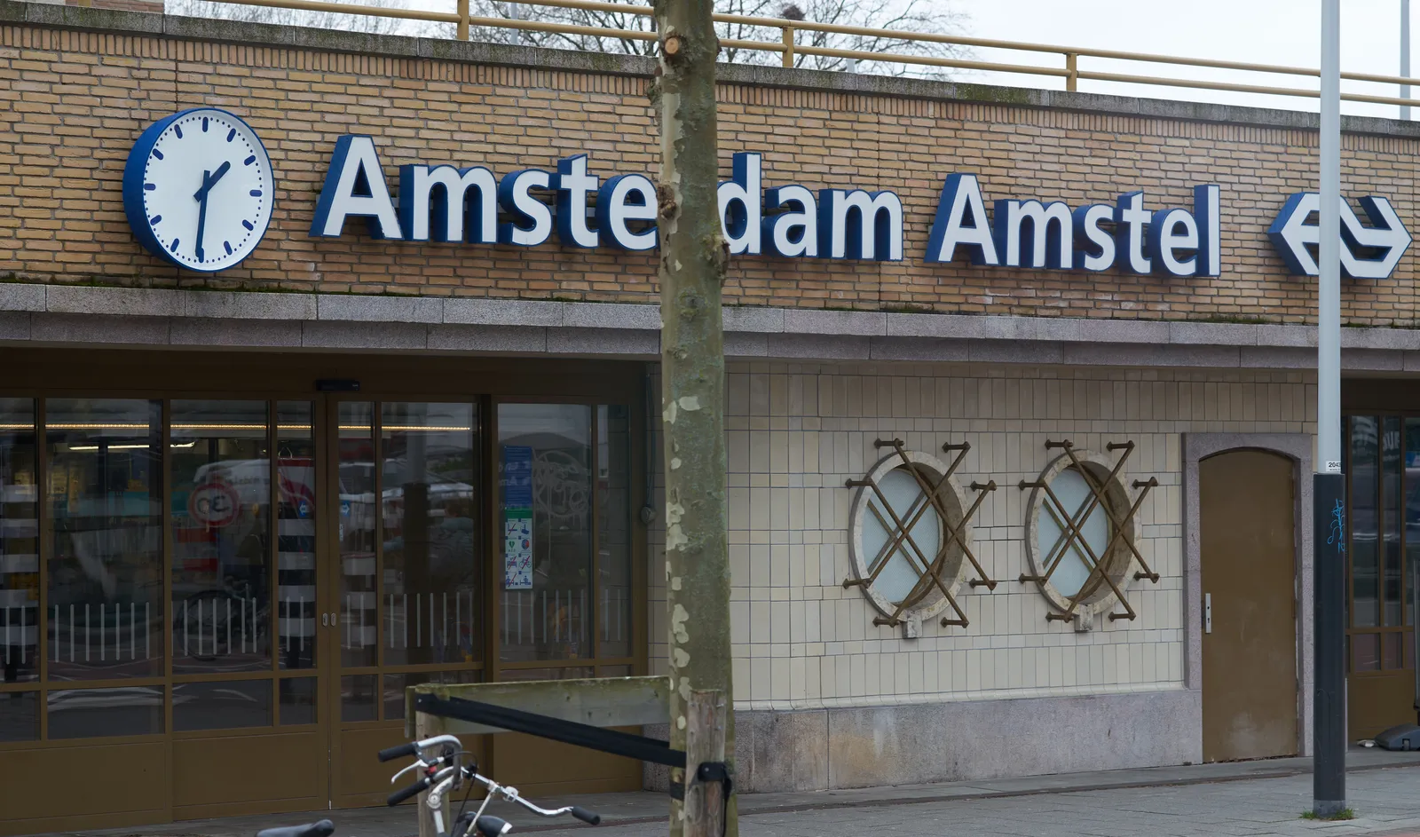 A clock at Amsterdam Amstel station points at 31 minutes past one.