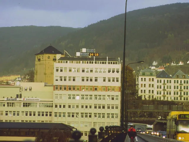 There’s a clock on top of a large flat which says it is 14:18.