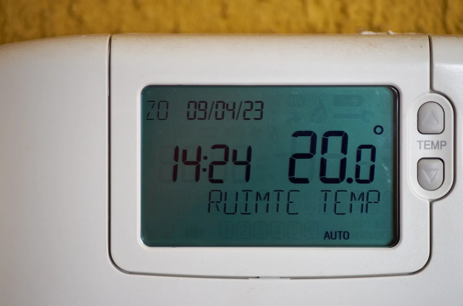 Quite a few numbers on this display. One of them is the time, which is 14:24.