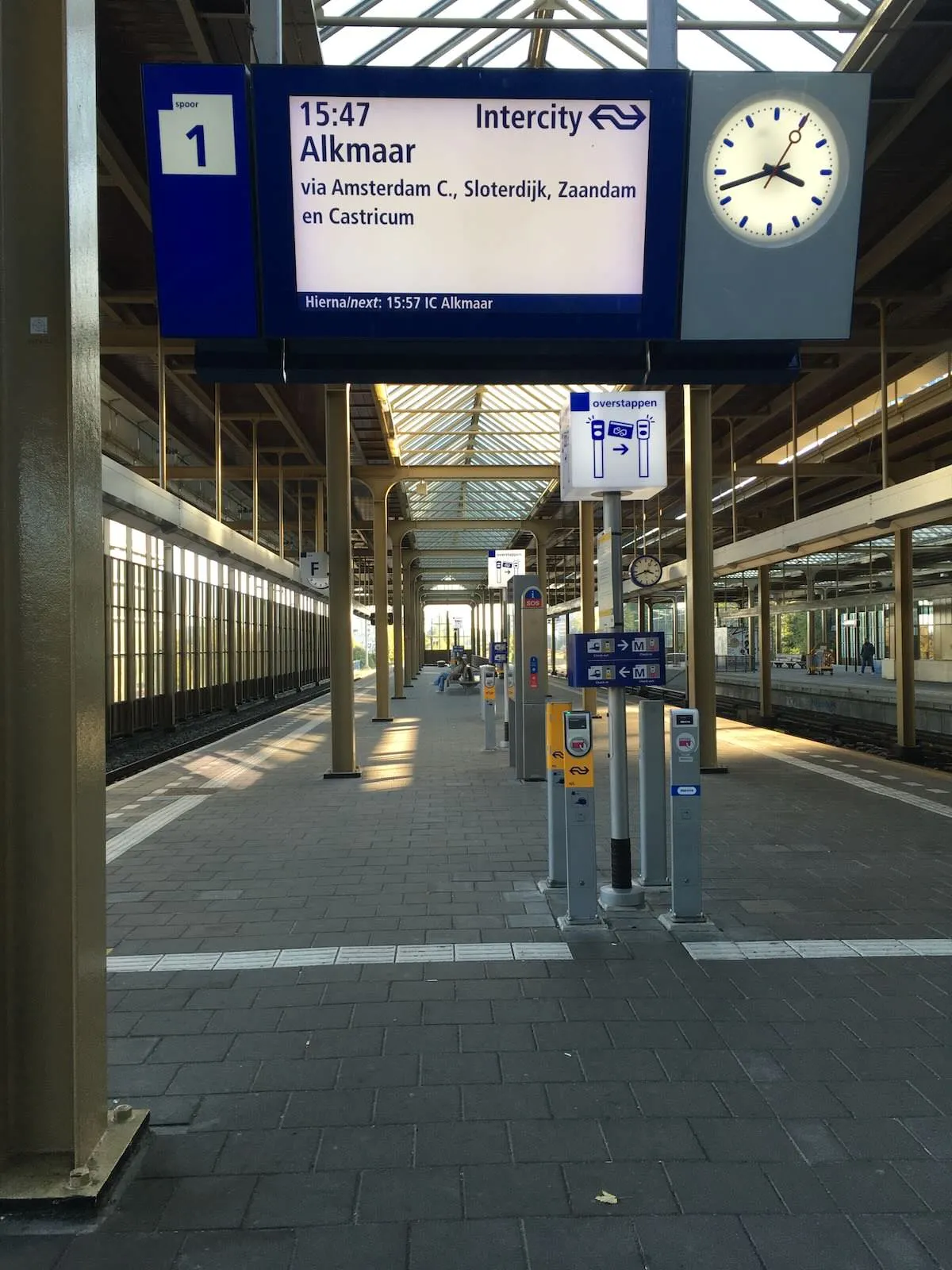 Waiting for the train 15:47 to Castricum on Amsterdam Amstel station. According to the clock it’s still a few minutes before the train arrives.