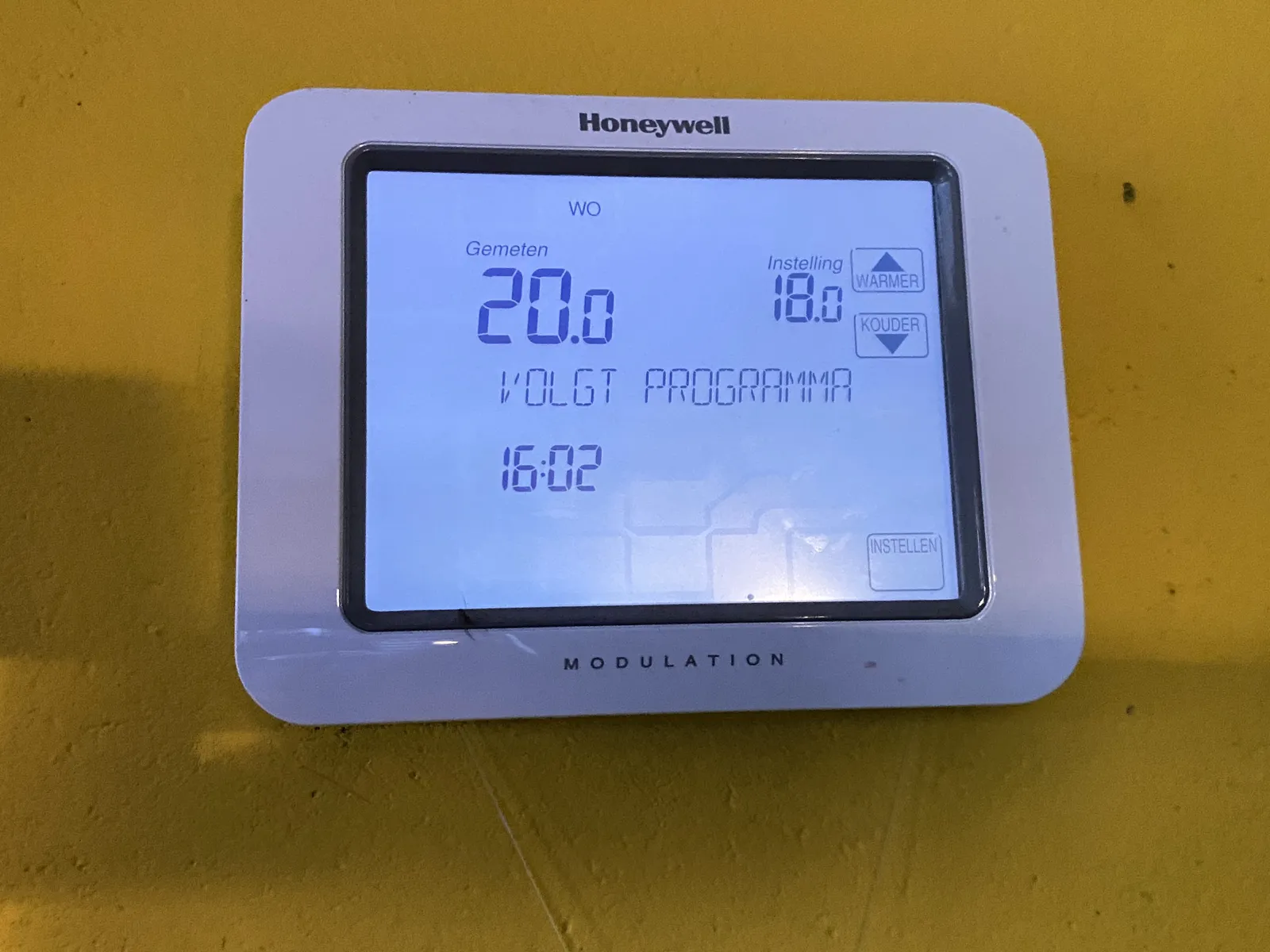 A clomplicated digital interface that seems to measure something. It also shows the time. It is 16:02