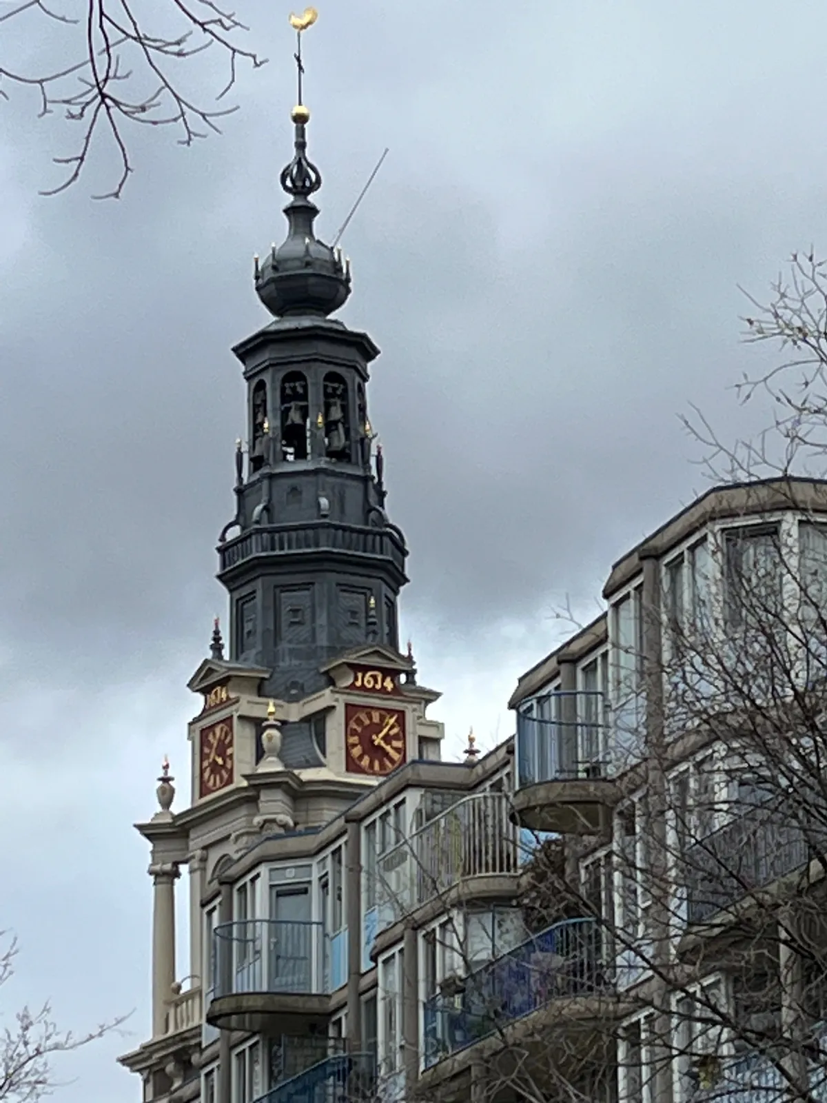 The clock on the Zuiderkerkstoren in Amsterdam points at seven past four.