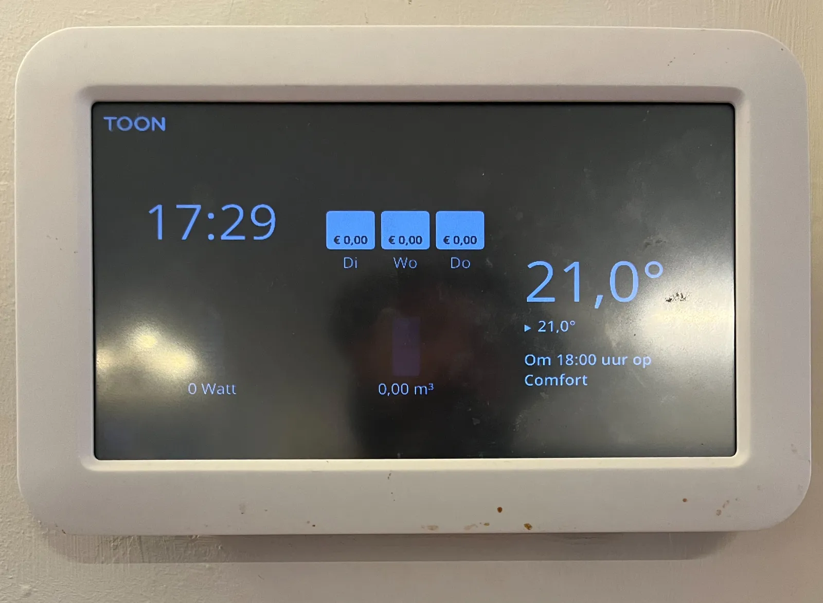 The digital display of a climate control system. There’s all kinds of data shown, such as the temperature, which is 21 degrees, and the time, which is 17:29