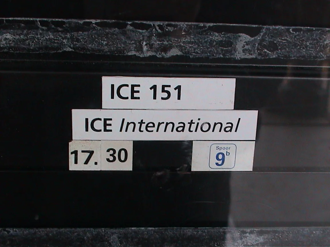 The ICE 151 international service leaves at 17:30 from platform number 9B.