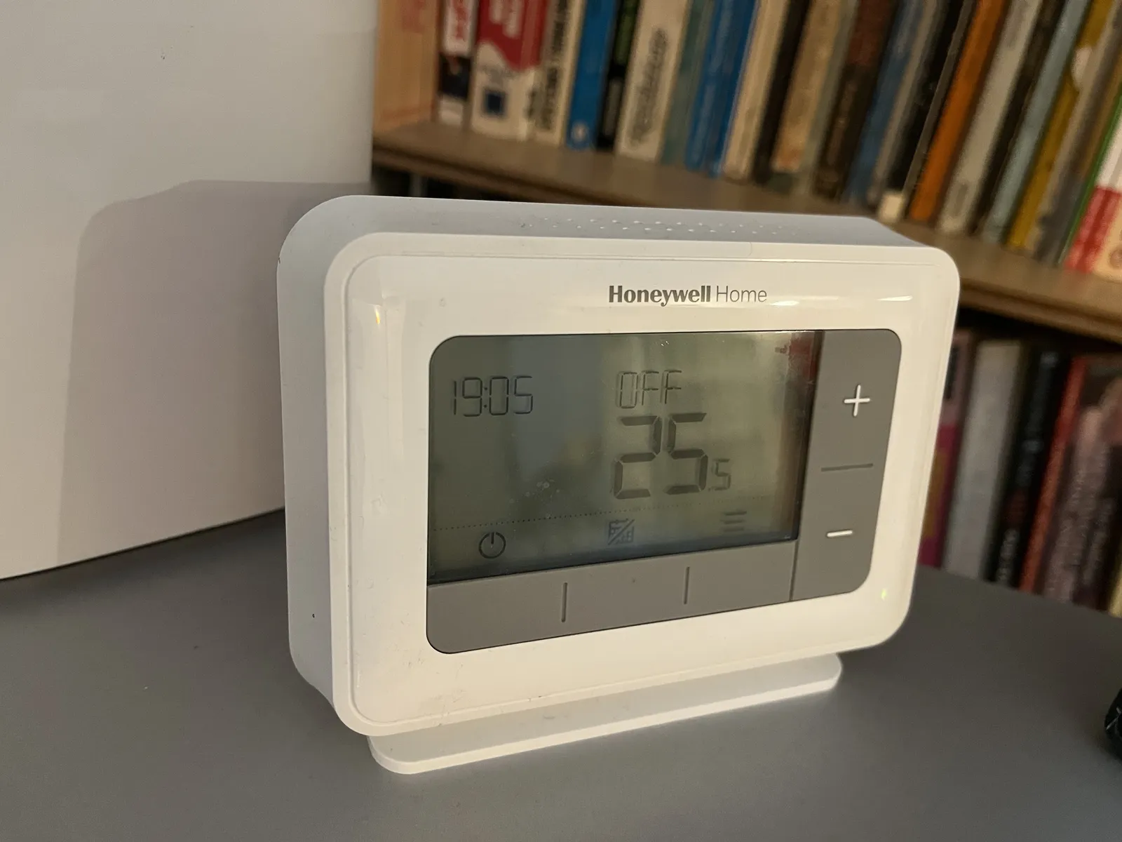 Some sort of white device with a digital display tells us, among other things, that it is 19:05