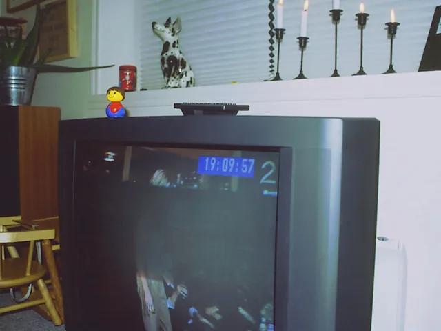 The time on the corner of the TV says it is 19:09.
