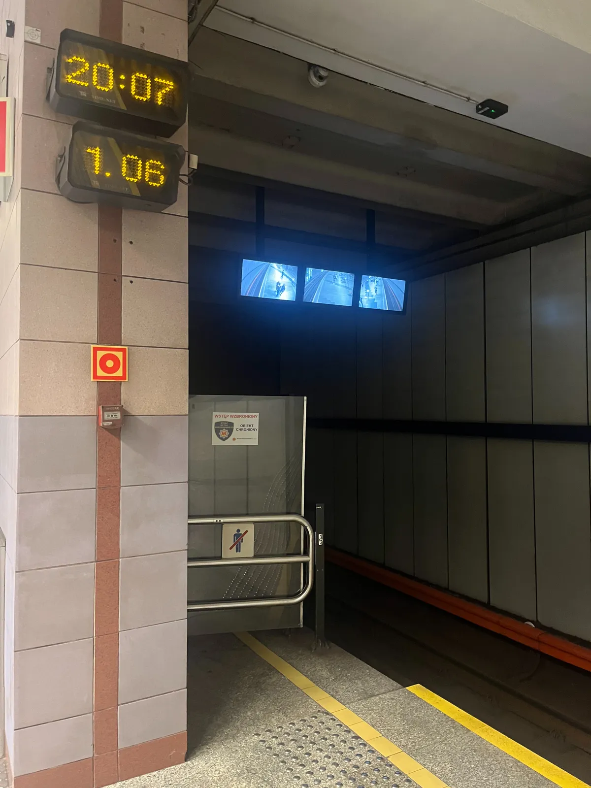 A clock next to a metro tunnel. It says it is 20:07